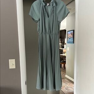 Elegant Green Pleated Dress